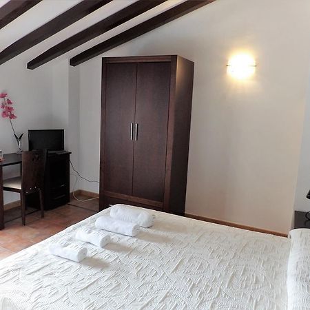 Hospederia Castillo De Alcaudete Guest House ภายนอก รูปภาพ