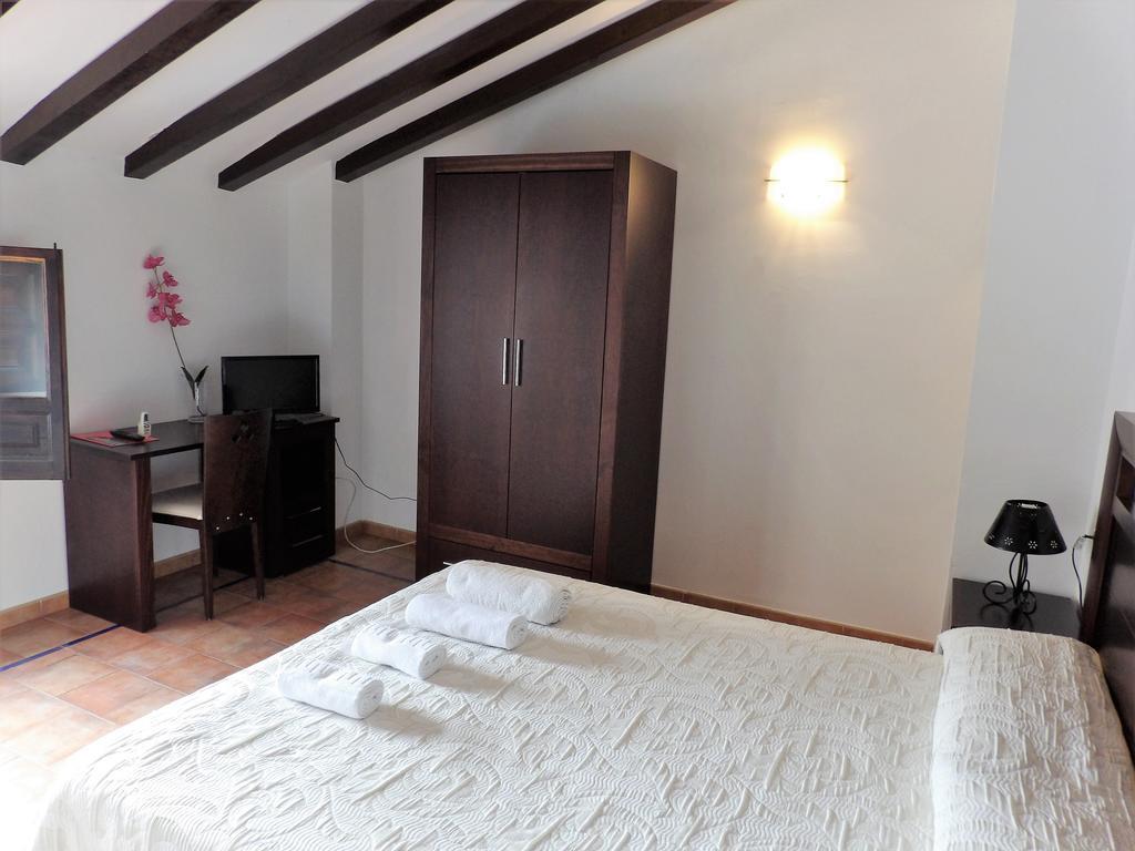 Hospederia Castillo De Alcaudete Guest House ภายนอก รูปภาพ
